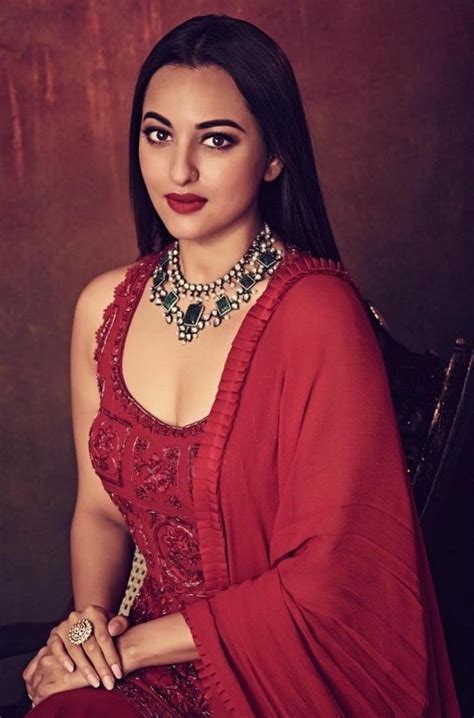 Pin By Dheepa Kesavan On Sonakshi Sinha In 2020 Bollywood Actress