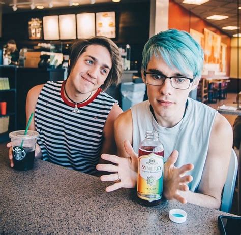 can someone plz look at me the way geoff looks at awsten gawstenisreal
