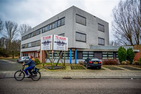 dit pand  capelle zouden vluchtelingen worden opgevangen  jaar  staat het nog