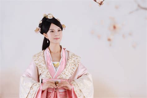 [フリー写真] 古代中国の衣装を着た中国人女性 パブリックドメインq：著作権フリー画像素材集