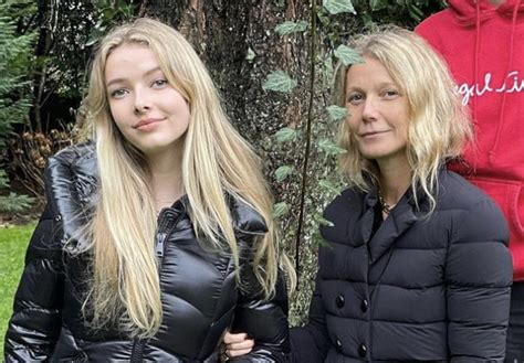 gwyneth paltrow s daughter apple turns 17