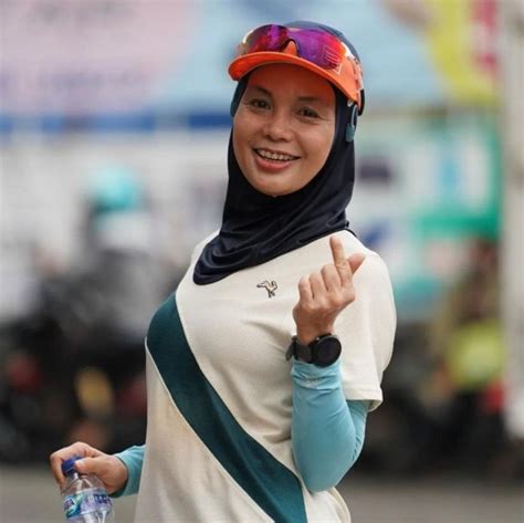 5 Potret Cantik Siti Atikoh Istri Ganjar Pranowo Terlihat Seperti