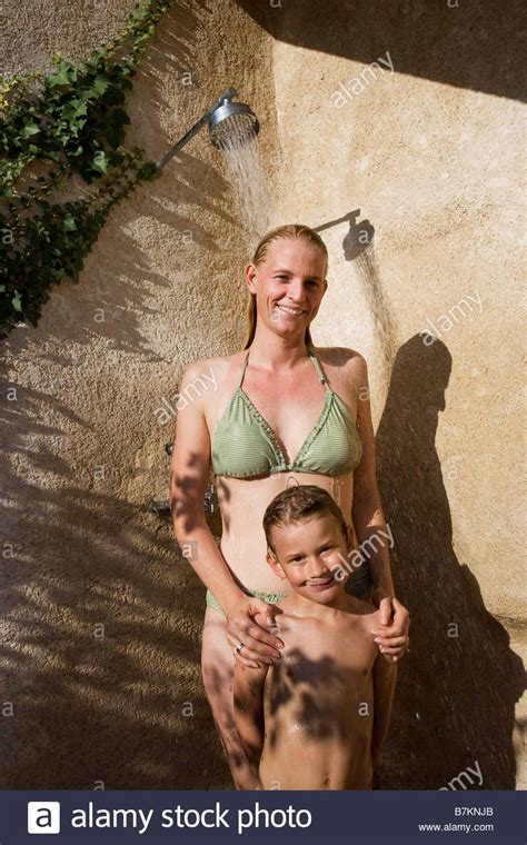 mom son bikiniandmom and son nude