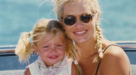 Gigi Hadid S Mom Shares 14 New Throwback Pics Of The Fam