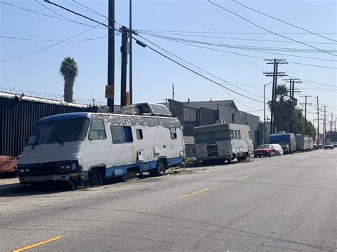 Amid Homelessness Crisis Los Angeles Restricts Living In Vehicles