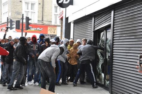 Riots In London Trigger Reactions On The Internet Mole