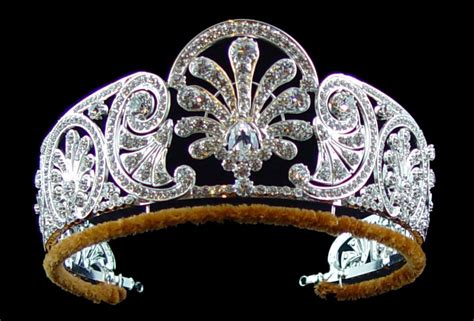 queens tiaras royal exhibitions royal jewels british crown jewels royal crown jewels