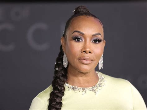 Download Vivica Fox Showing Off Her Stunning Braid Hairstyle Wallpaper