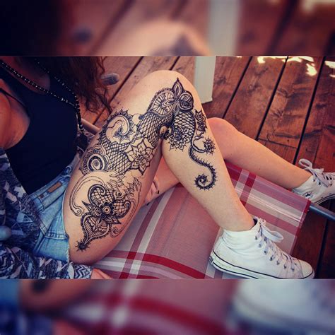 lista  imagen tatuajes de serpientes  mujer en la pierna lleno