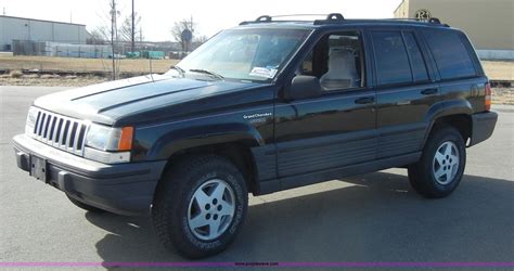 jeep grand cherokee laredo suv  manhattan ks item  sold purple wave