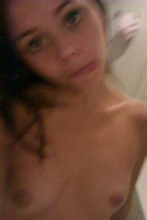 sarah hyland nipple slip see through pokies selfies