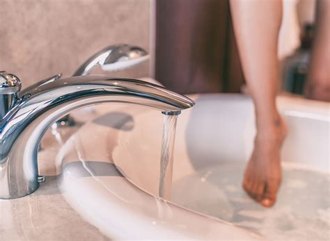 5 Things Taking A Hot Bath Does To Your Body Says Science — Eat This