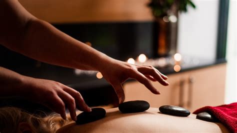 calming massage treatment with lava stones 30 min meresuu spa online
