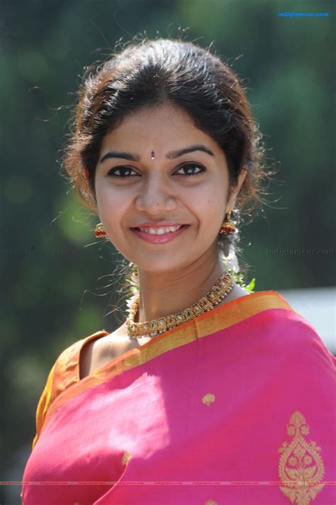 Swathi Actress Image 100