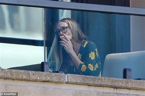 Sarah Jessica Parker Smokes A Cigarette On Her Sydney