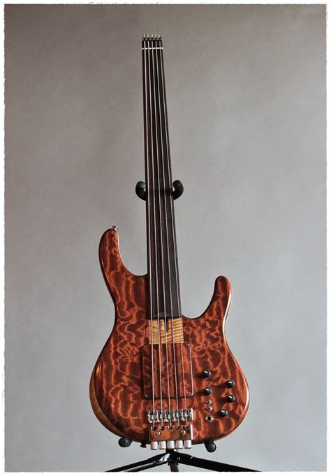 mo ii  string fretless bass gv custom instruments