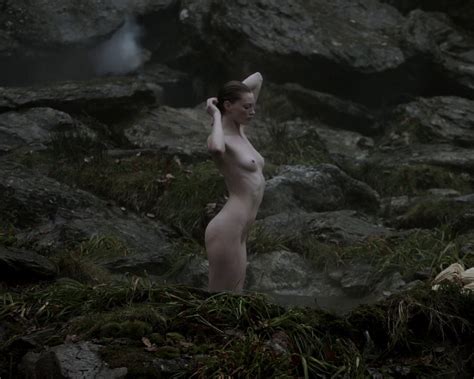 alyssa sutherland showing off her fully naked body while filming vikings s01e09