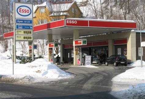 gas station location giant bomb