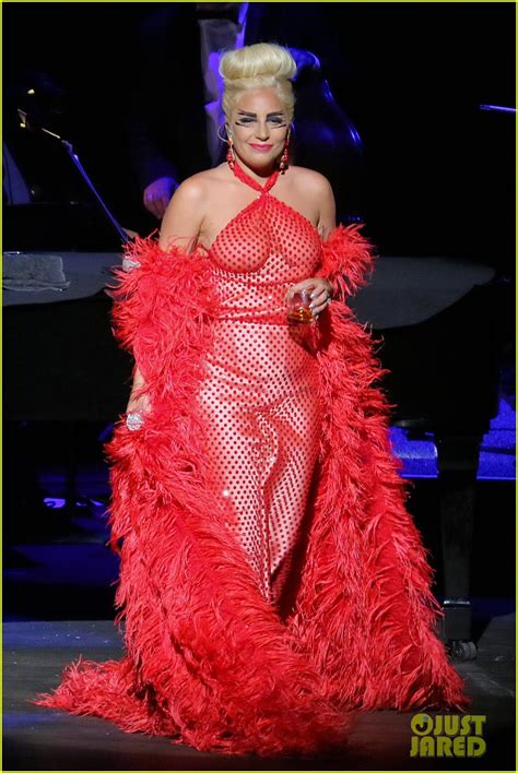 Lady Gaga Wears 7 Outfits On Stage For Cheek To Cheek