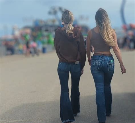 sisters and pawg at the fair vids spandex leggings and yoga pants