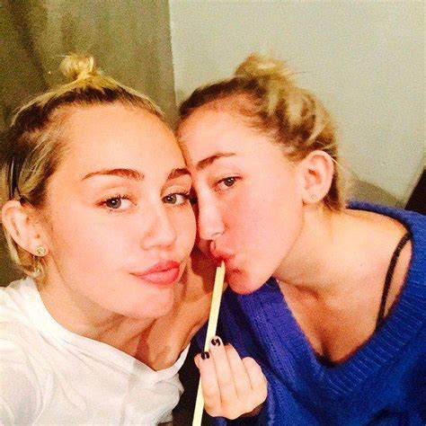 whoa miley cyrus and her sister noah could be twins metro news