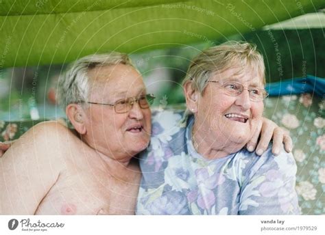 oma und opa am meer ostsee ein lizenzfreies stock foto von photocase