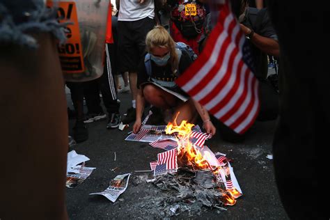 Protesters Burn Us Flag In Front Of Trump Tower In Ny And White House