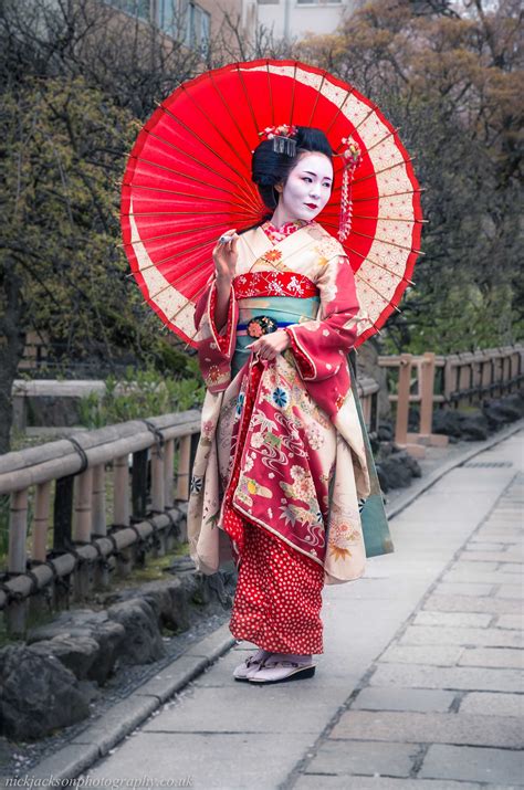 geisha poses   photograph  kyoto geisha kunst geisha art geisha japan japan japan