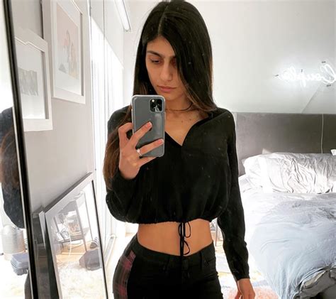 Ex Porn Star Mia Khalifa Joins Onlyfans Will She Release Nude Content