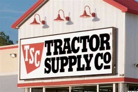 tractor supply company opens  saturday  giveaways williamson source