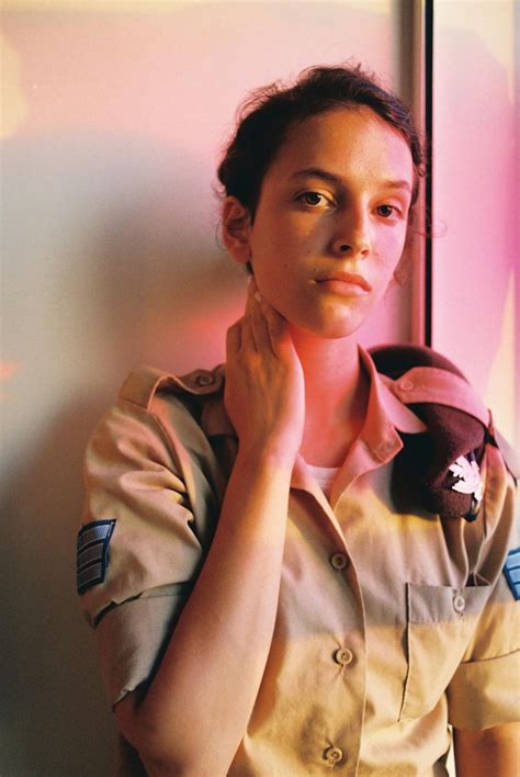 The Defiant Femininity Of Israel S Female Soldiers Vice