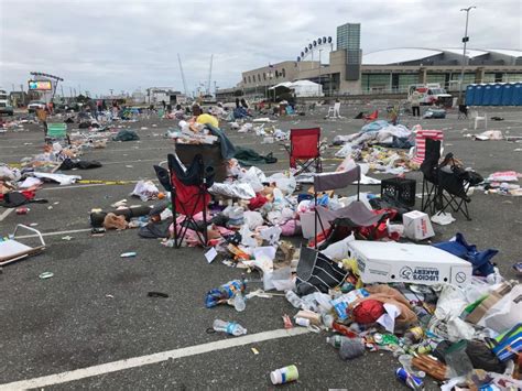 trump rally  major trash cleanup