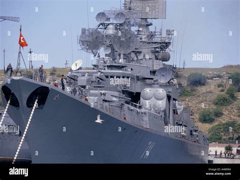 kriegsschiff der russischen schwarzmeer flotte sebastapol krim ukraine