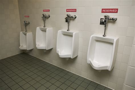 should men talk at the urinal