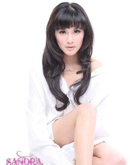 Foto Hot Sandra Dewi Dalam Busana Putih Seksi Seputar