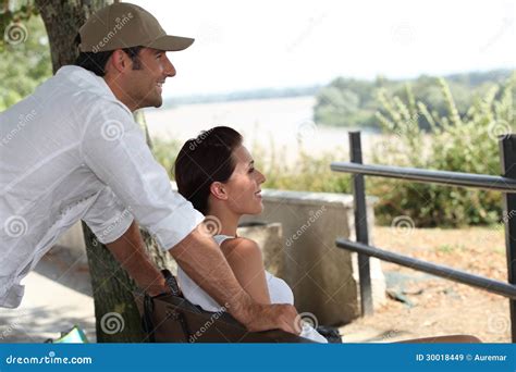 couple sitting   bench royalty  stock images image
