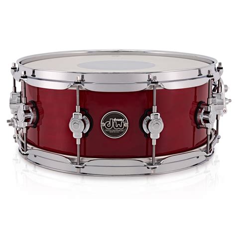 dw drums performance series    snare drum candy apple red