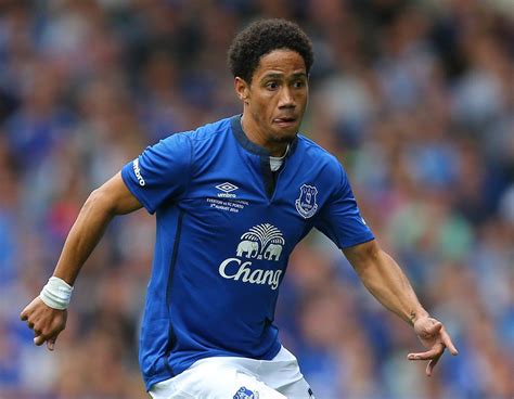 roberto martinez confirms steven pienaar   full training  everton soccer laduma