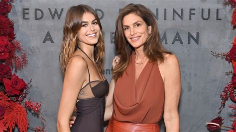 cindy crawford re creates her iconic super bowl ad 31 years later