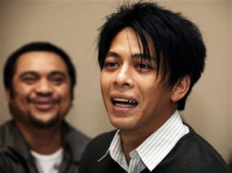indonesian pop star ariel jailed over sex tapes popular