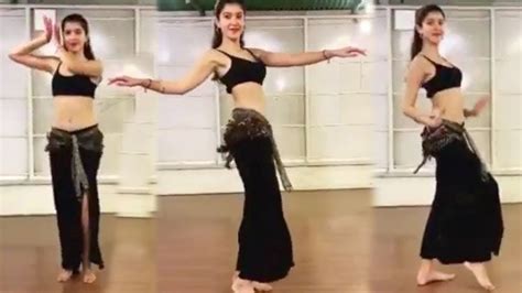 Shanaya Kapoors Belly Dance Video Goes Viral Youtube