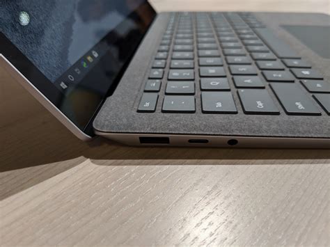hands    microsoft surface laptop  gorgeous reworking