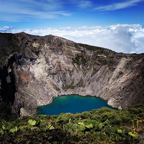 Volcán Irazú Costa Rica [3036x3036] [oc] Earthporn