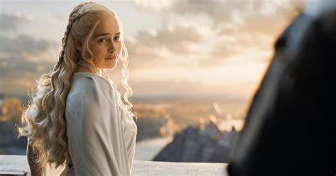 emilia clarke is sorrynotsorry about her ‘game of thrones