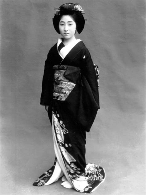 the rise of the geisha photos from 19th and 20th century show the japanese entertainers