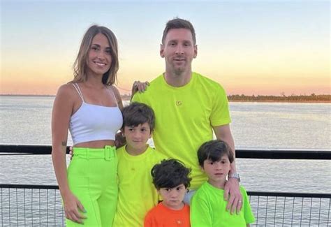 lionel messi   family enjoy short winter break  home  argentina football espana