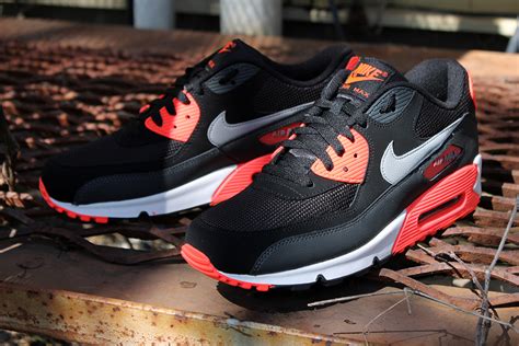 nike air max  essential black infrared freshly laced