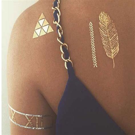 tatouage couleur doré 24 tatouages dorés pour une peau illuminée elle