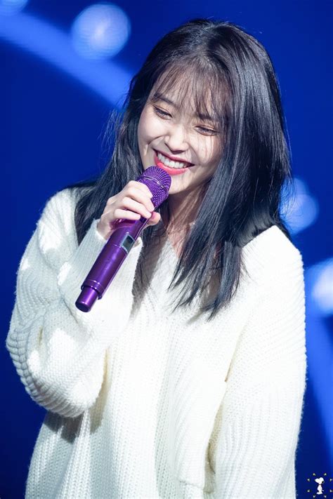 iu touches fans hearts   thoughtful snacks  prepared