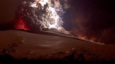 volcanic eruption lightning strikes gallery ebaum s world